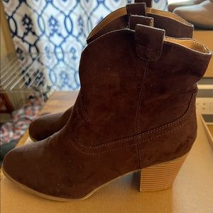 NWOT Express suede boots, women’s size 10.